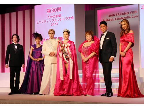 最終選考会にはタレントのＭａｔｔや神田うのらがプレゼンターとして登場した